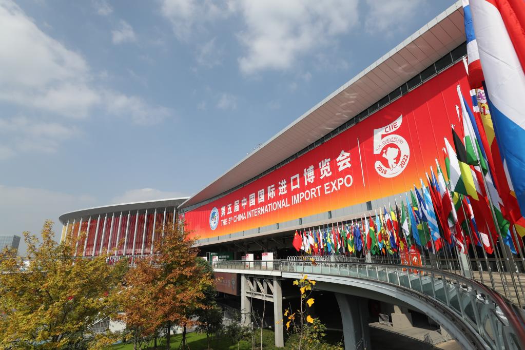  11月2日拍摄的国家会展中心(上海)西入口处。新华社记者 方喆 摄