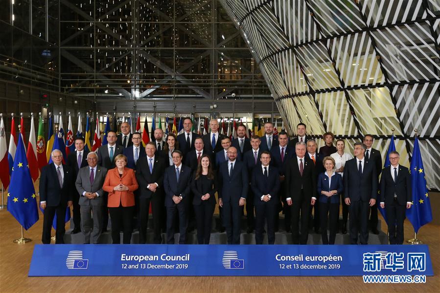 （国际）（1）欧盟冬季峰会举行领导人合影仪式